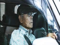 駕照並非一用終生！　老年事故狂增…未來75歲↑長者「要定期通過認知測驗」