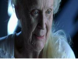 她「100歲離世」魂歸大海，87歲才因《鐵達尼號》走紅，年輕時貌美傾城！