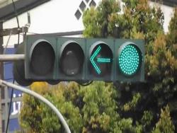 多年來大家都等錯了！　交警確認：圓頭綠燈其實也可以左轉