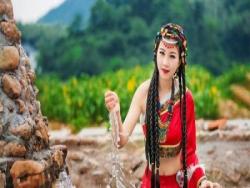 注意！到西藏旅遊時看到「藏族姑娘」蹲在地上向你羞澀微笑，千萬不要上前搭訕，請馬上迴避！